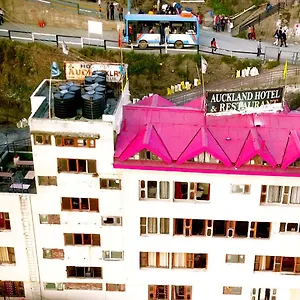 3* Hotel Auckland And Restaurant Near Mall Road